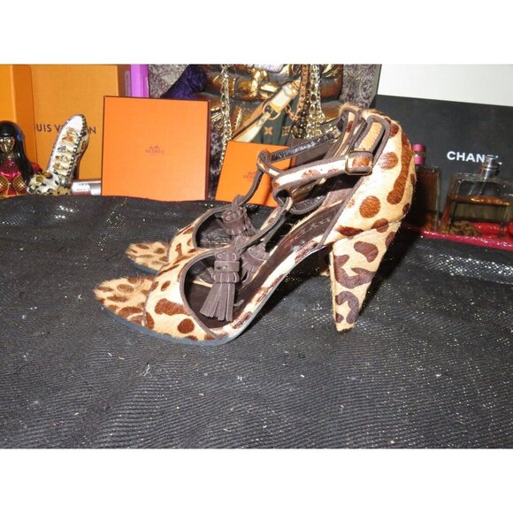 HYPE Leopard Haircalf Leather T Strap Peep Toe Heels sz 7.5 - Picture 1 of 13